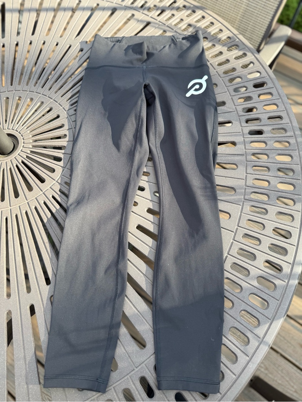 Lululemon leggings with Peloton Logo Sz.6, like new ! - Picture 11 of 12